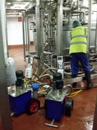 Pasteuriser and heat exchanger testing method using the saline conductivity method Pasteuriser inspection using the saline conductivity inspection and testing method
